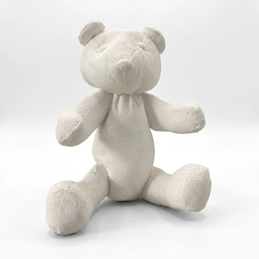 Ourson assis en plâtre, autre angle — ART STAFF
